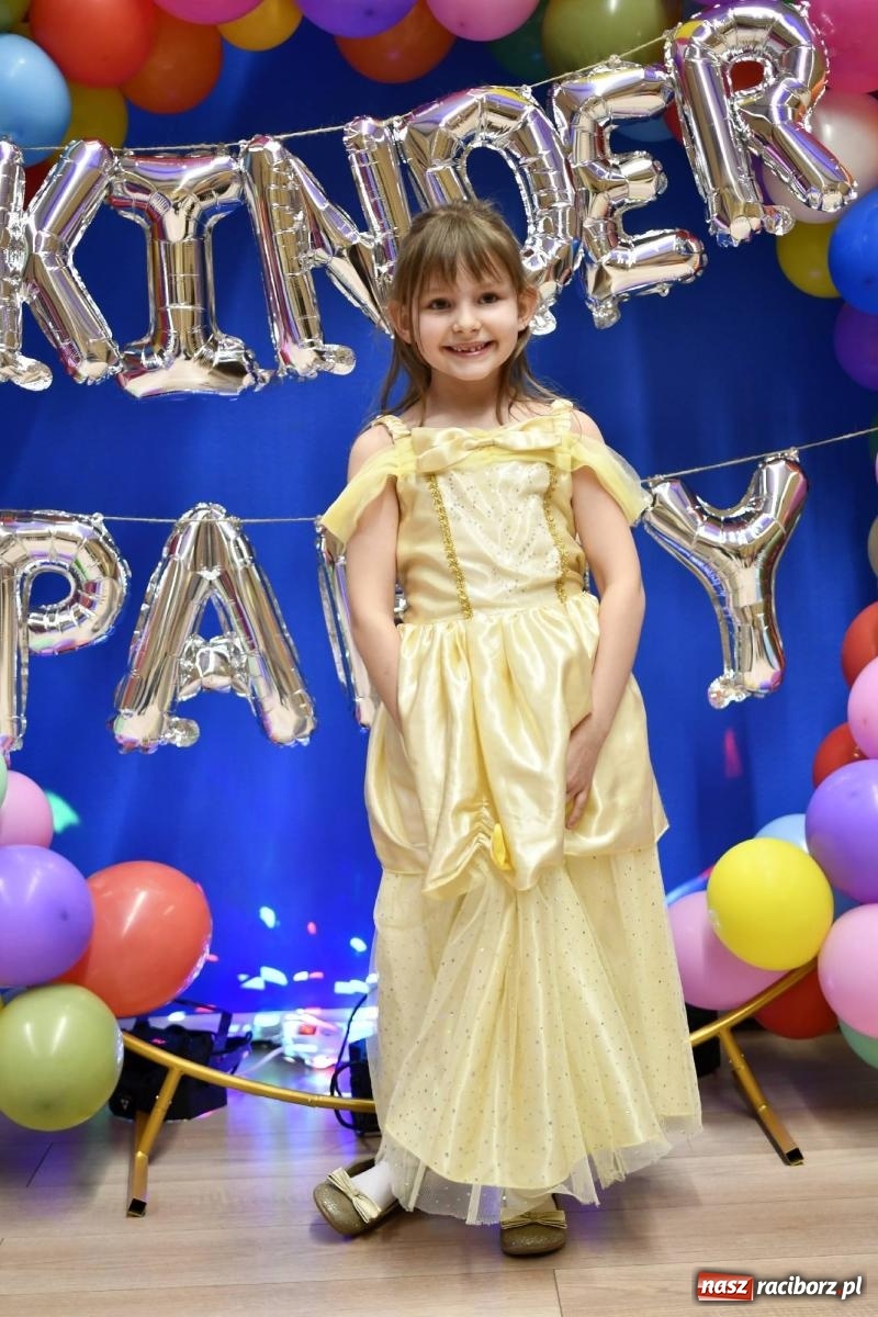 Zdjęcie w galerii na portalu naszraciborz.pl: Ponad sto bajkowych i filmowych postaci na balu karnawałowym w Pietrowicach Wielkich wiadomości z regionu