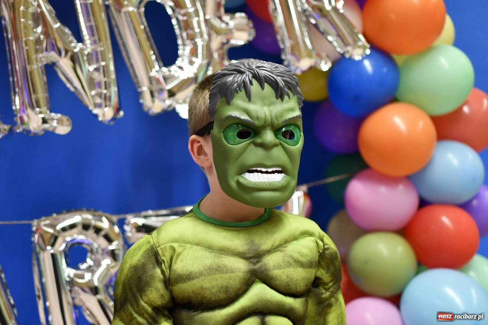 Zdjęcie w galerii na portalu naszraciborz.pl: Ponad sto bajkowych i filmowych postaci na balu karnawałowym w Pietrowicach Wielkich wiadomości z regionu