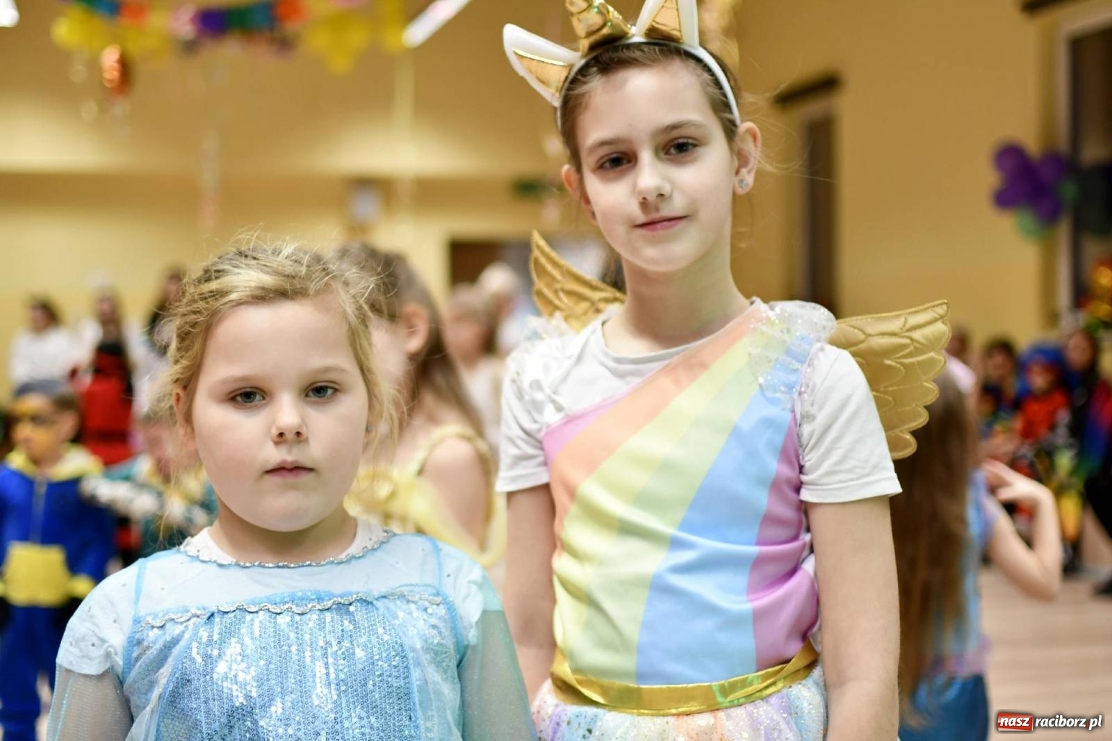 Zdjęcie w galerii na portalu naszraciborz.pl: Ponad sto bajkowych i filmowych postaci na balu karnawałowym w Pietrowicach Wielkich wiadomości z regionu