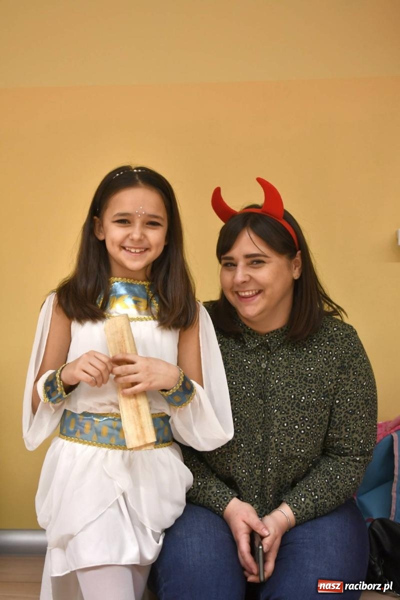 Zdjęcie w galerii na portalu naszraciborz.pl: Ponad sto bajkowych i filmowych postaci na balu karnawałowym w Pietrowicach Wielkich wiadomości z regionu
