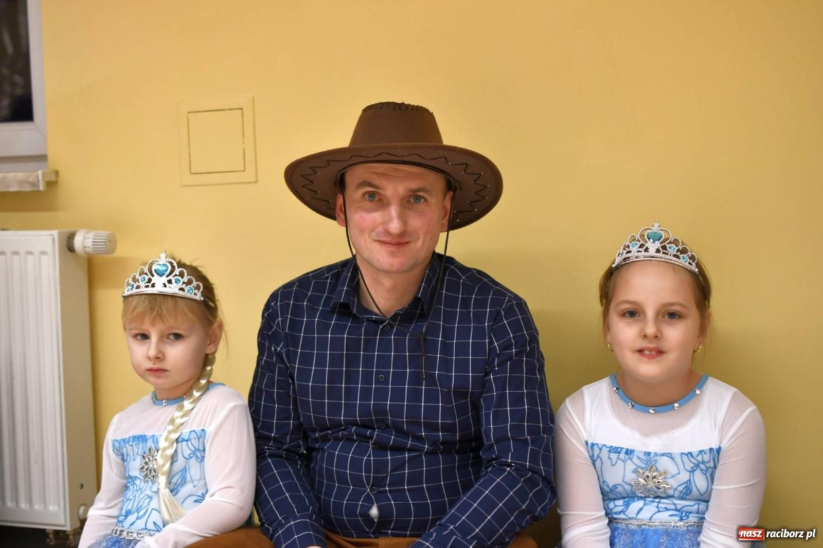 Zdjęcie w galerii na portalu naszraciborz.pl: Ponad sto bajkowych i filmowych postaci na balu karnawałowym w Pietrowicach Wielkich wiadomości z regionu