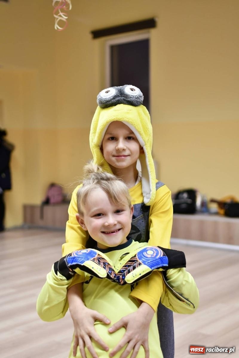 Zdjęcie w galerii na portalu naszraciborz.pl: Ponad sto bajkowych i filmowych postaci na balu karnawałowym w Pietrowicach Wielkich wiadomości z regionu