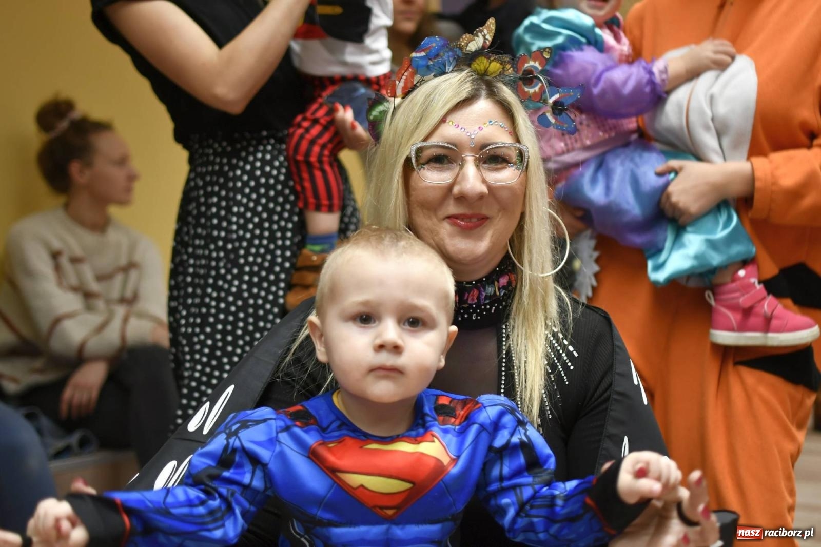 Zdjęcie w galerii na portalu naszraciborz.pl: Ponad sto bajkowych i filmowych postaci na balu karnawałowym w Pietrowicach Wielkich wiadomości z regionu