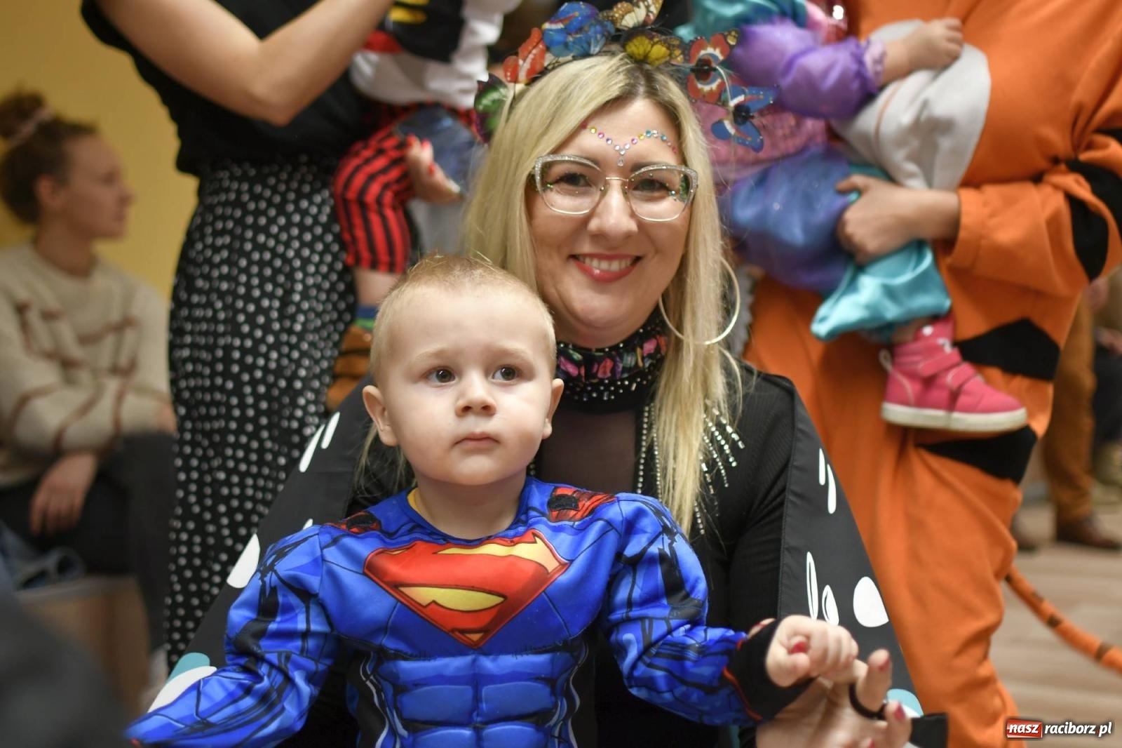 Zdjęcie w galerii na portalu naszraciborz.pl: Ponad sto bajkowych i filmowych postaci na balu karnawałowym w Pietrowicach Wielkich wiadomości z regionu