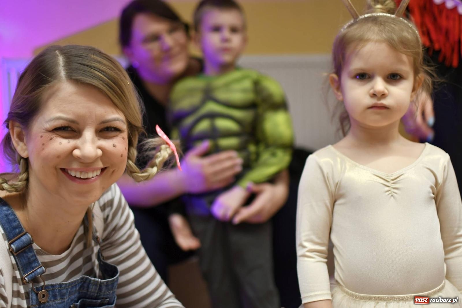 Zdjęcie w galerii na portalu naszraciborz.pl: Ponad sto bajkowych i filmowych postaci na balu karnawałowym w Pietrowicach Wielkich wiadomości z regionu