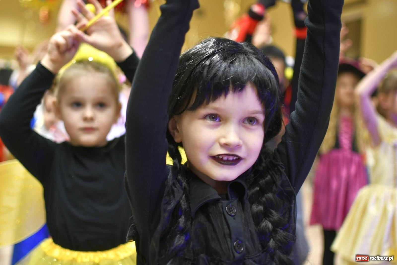 Zdjęcie w galerii na portalu naszraciborz.pl: Ponad sto bajkowych i filmowych postaci na balu karnawałowym w Pietrowicach Wielkich wiadomości z regionu
