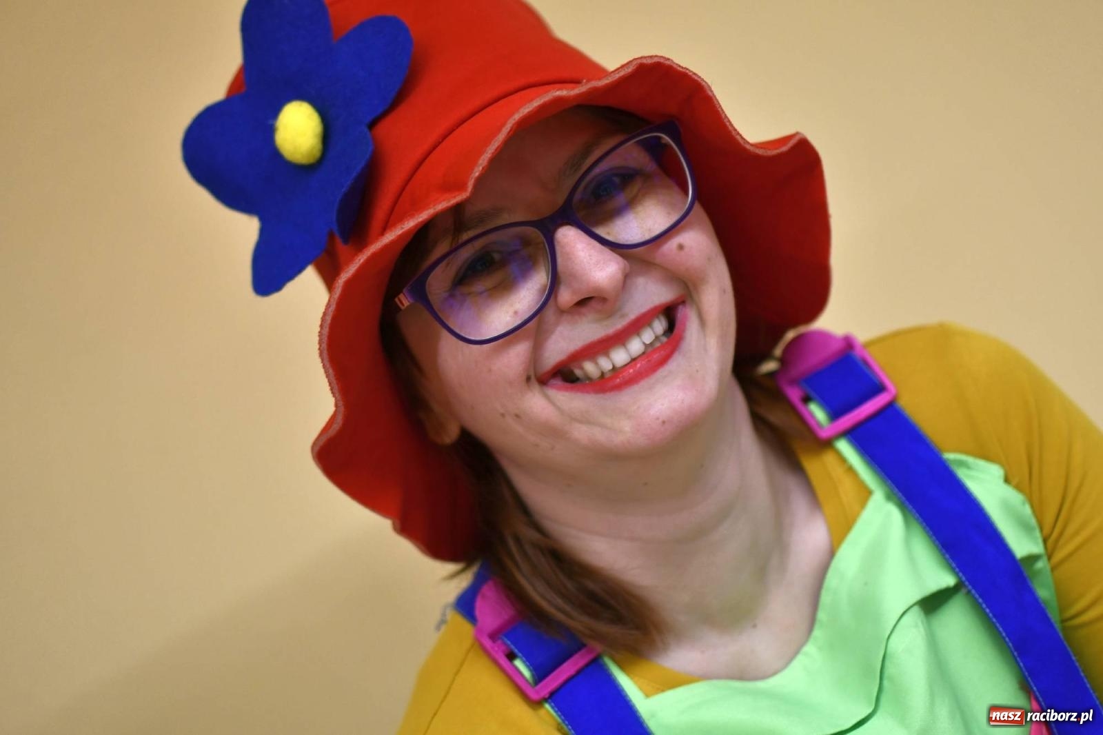 Zdjęcie w galerii na portalu naszraciborz.pl: Ponad sto bajkowych i filmowych postaci na balu karnawałowym w Pietrowicach Wielkich wiadomości z regionu