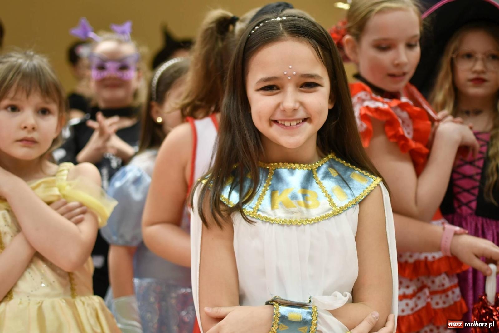 Zdjęcie w galerii na portalu naszraciborz.pl: Ponad sto bajkowych i filmowych postaci na balu karnawałowym w Pietrowicach Wielkich wiadomości z regionu