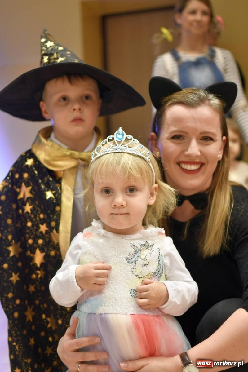 Zdjęcie w galerii na portalu naszraciborz.pl: Ponad sto bajkowych i filmowych postaci na balu karnawałowym w Pietrowicach Wielkich wiadomości z regionu