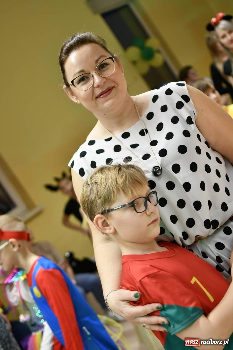 Zdjęcie w galerii na portalu naszraciborz.pl: Ponad sto bajkowych i filmowych postaci na balu karnawałowym w Pietrowicach Wielkich wiadomości z regionu