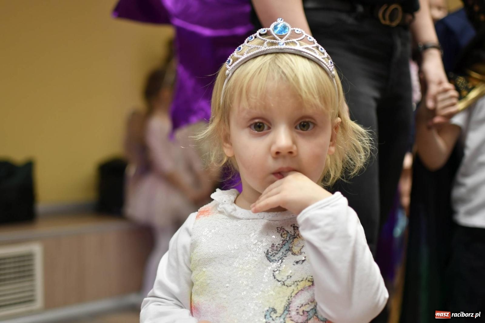 Zdjęcie w galerii na portalu naszraciborz.pl: Ponad sto bajkowych i filmowych postaci na balu karnawałowym w Pietrowicach Wielkich wiadomości z regionu