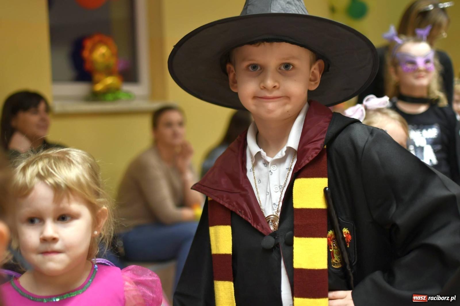 Zdjęcie w galerii na portalu naszraciborz.pl: Ponad sto bajkowych i filmowych postaci na balu karnawałowym w Pietrowicach Wielkich wiadomości z regionu