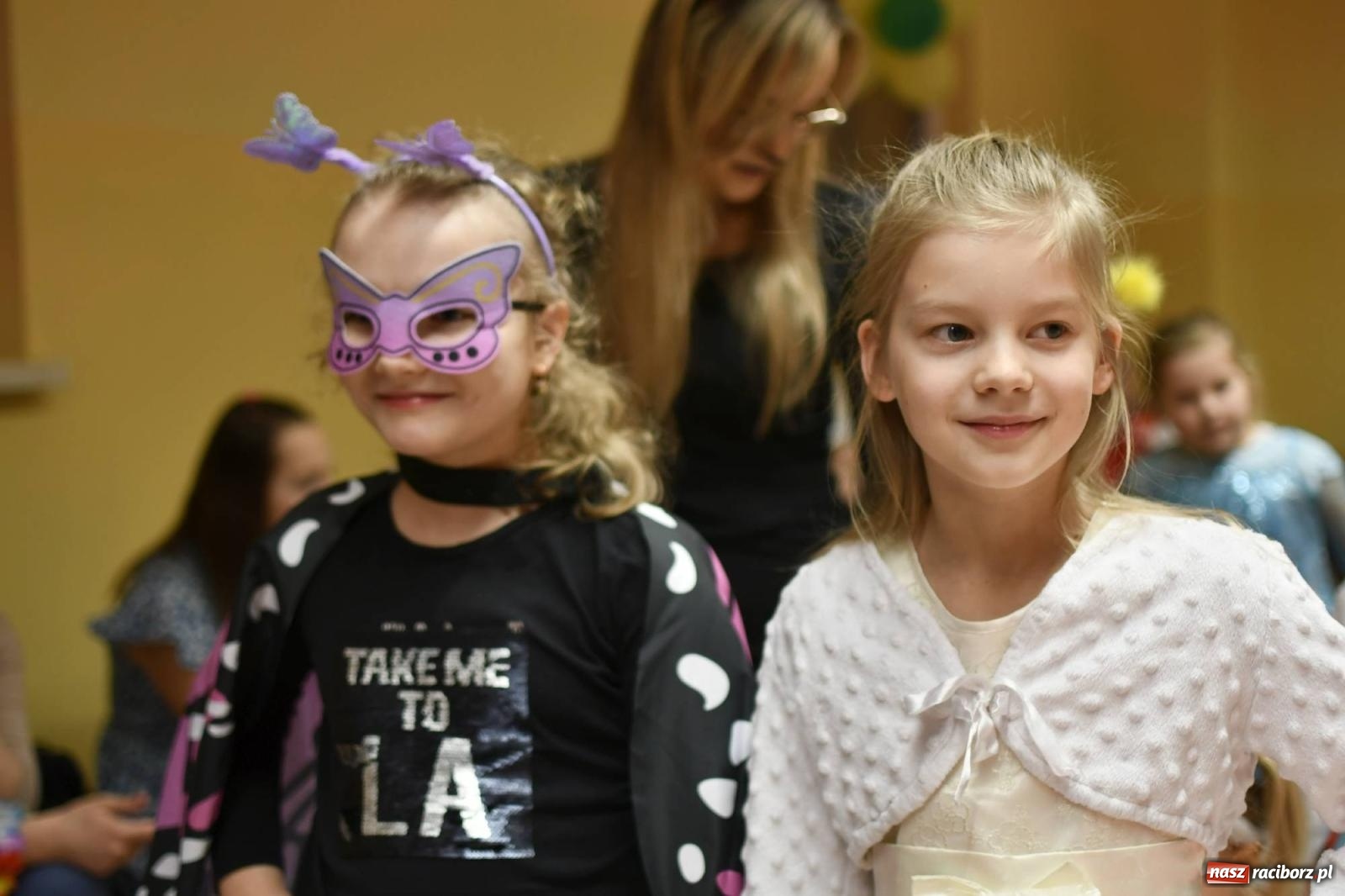 Zdjęcie w galerii na portalu naszraciborz.pl: Ponad sto bajkowych i filmowych postaci na balu karnawałowym w Pietrowicach Wielkich wiadomości z regionu