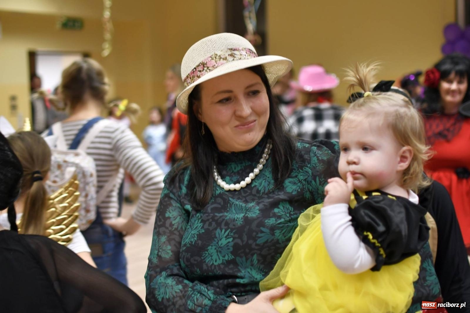 Zdjęcie w galerii na portalu naszraciborz.pl: Ponad sto bajkowych i filmowych postaci na balu karnawałowym w Pietrowicach Wielkich wiadomości z regionu