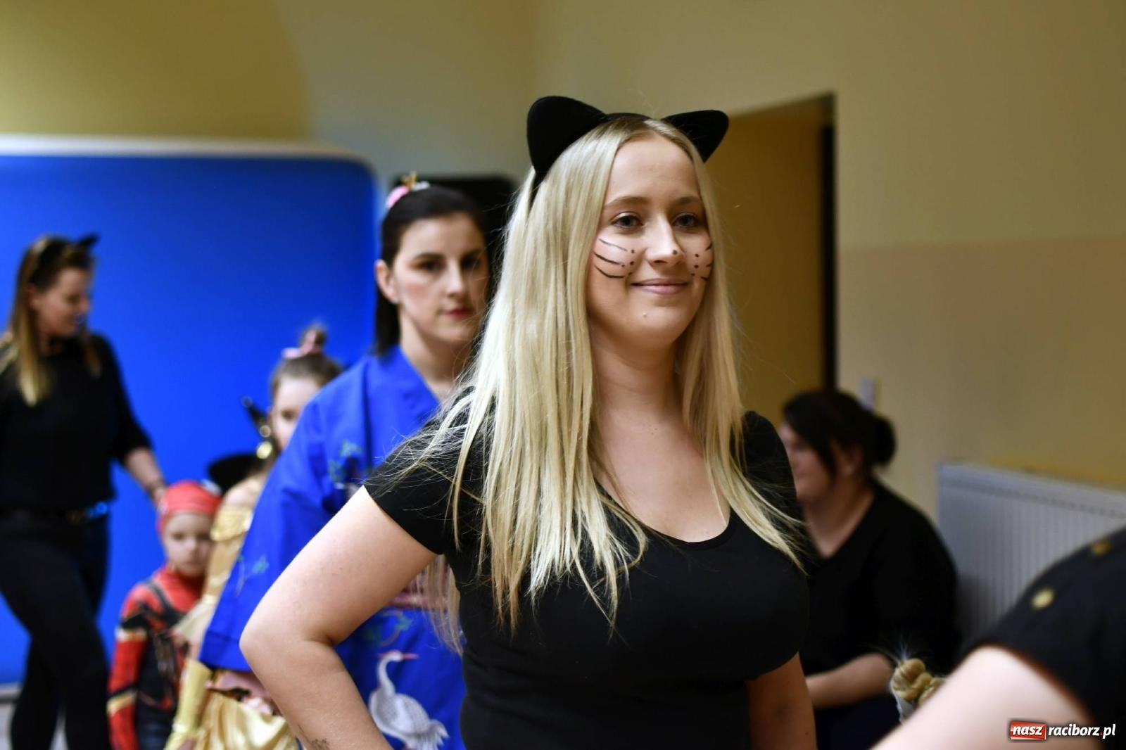 Zdjęcie w galerii na portalu naszraciborz.pl: Ponad sto bajkowych i filmowych postaci na balu karnawałowym w Pietrowicach Wielkich wiadomości z regionu