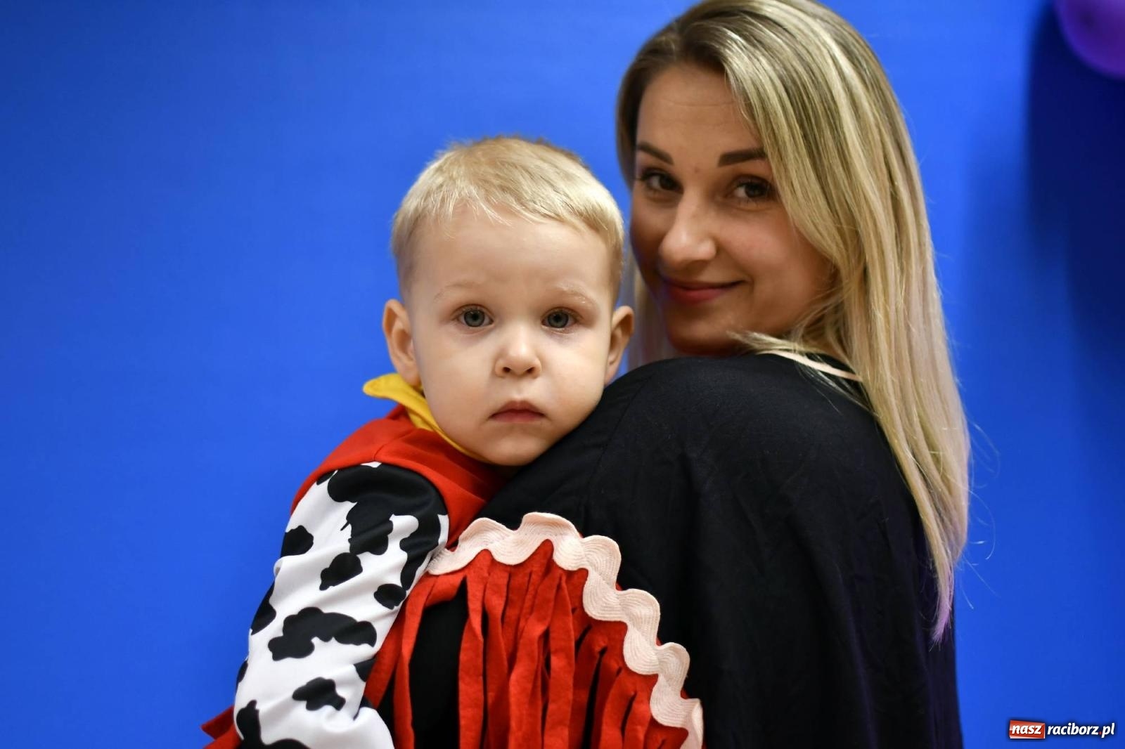 Zdjęcie w galerii na portalu naszraciborz.pl: Ponad sto bajkowych i filmowych postaci na balu karnawałowym w Pietrowicach Wielkich wiadomości z regionu