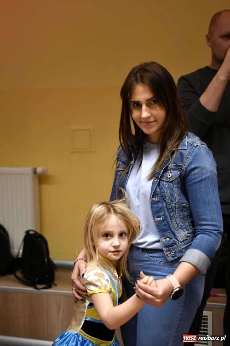 Zdjęcie w galerii na portalu naszraciborz.pl: Ponad sto bajkowych i filmowych postaci na balu karnawałowym w Pietrowicach Wielkich wiadomości z regionu