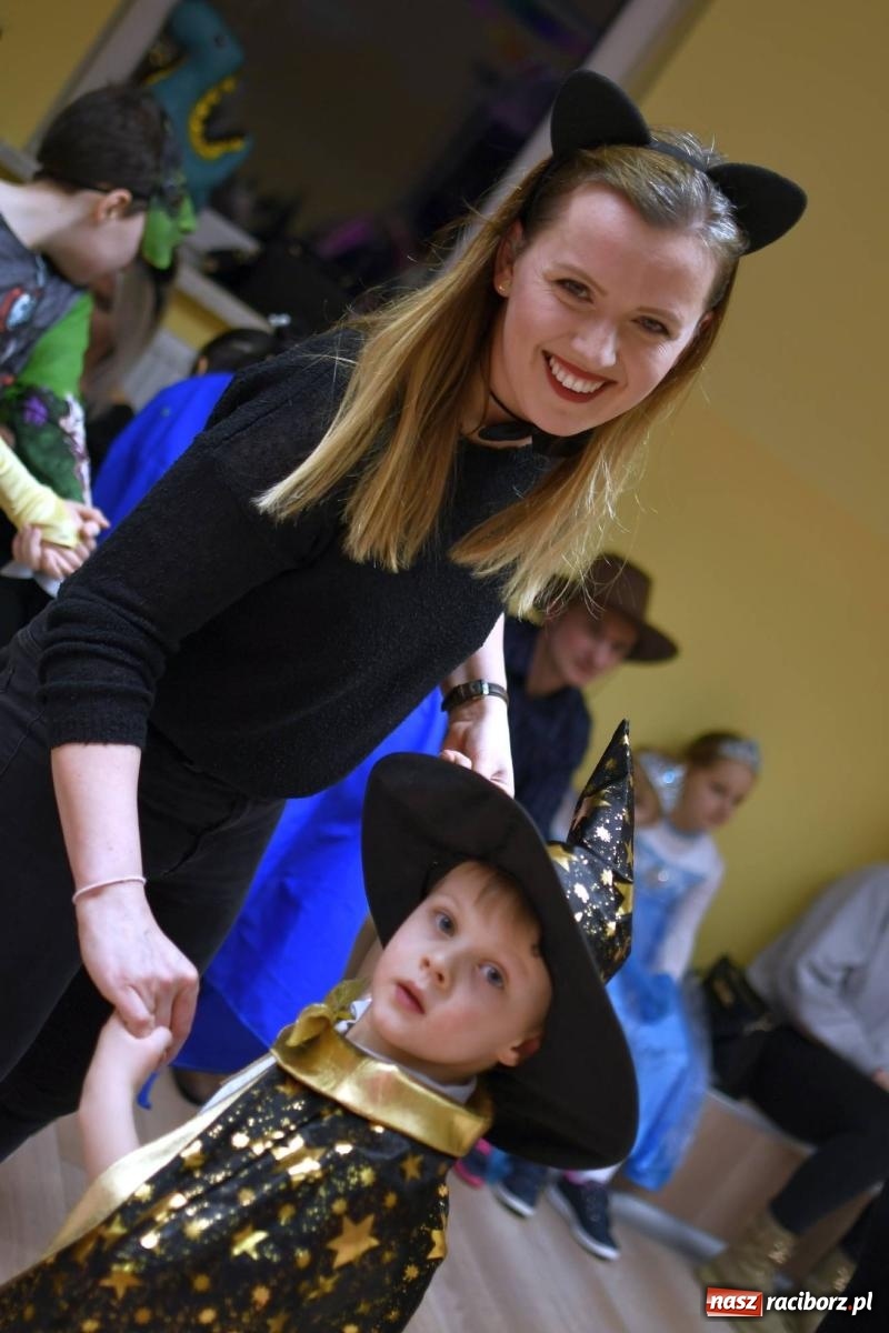 Zdjęcie w galerii na portalu naszraciborz.pl: Ponad sto bajkowych i filmowych postaci na balu karnawałowym w Pietrowicach Wielkich wiadomości z regionu