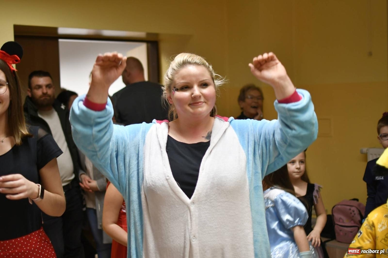 Zdjęcie w galerii na portalu naszraciborz.pl: Ponad sto bajkowych i filmowych postaci na balu karnawałowym w Pietrowicach Wielkich wiadomości z regionu