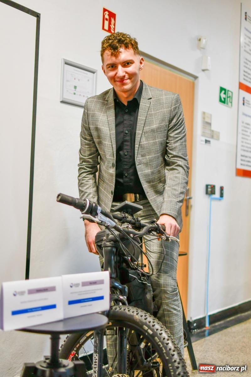 Zdjęcie w galerii na portalu naszraciborz.pl: Raciborska uczelnia wręczyła swoje prestiżowe wyróżnienia wiadomości z regionu