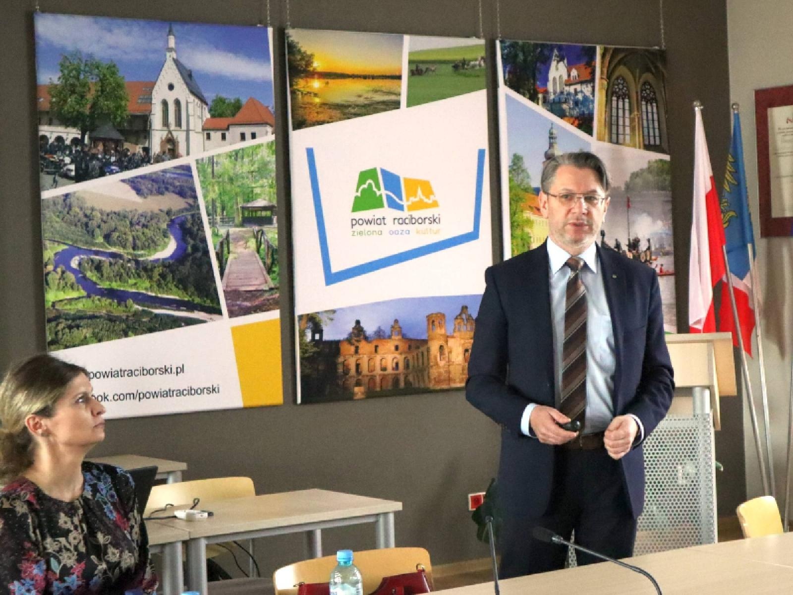 Zdjęcie w galerii na portalu naszraciborz.pl: Obradowała Powiatowa Rada Rynku Pracy wiadomości z regionu