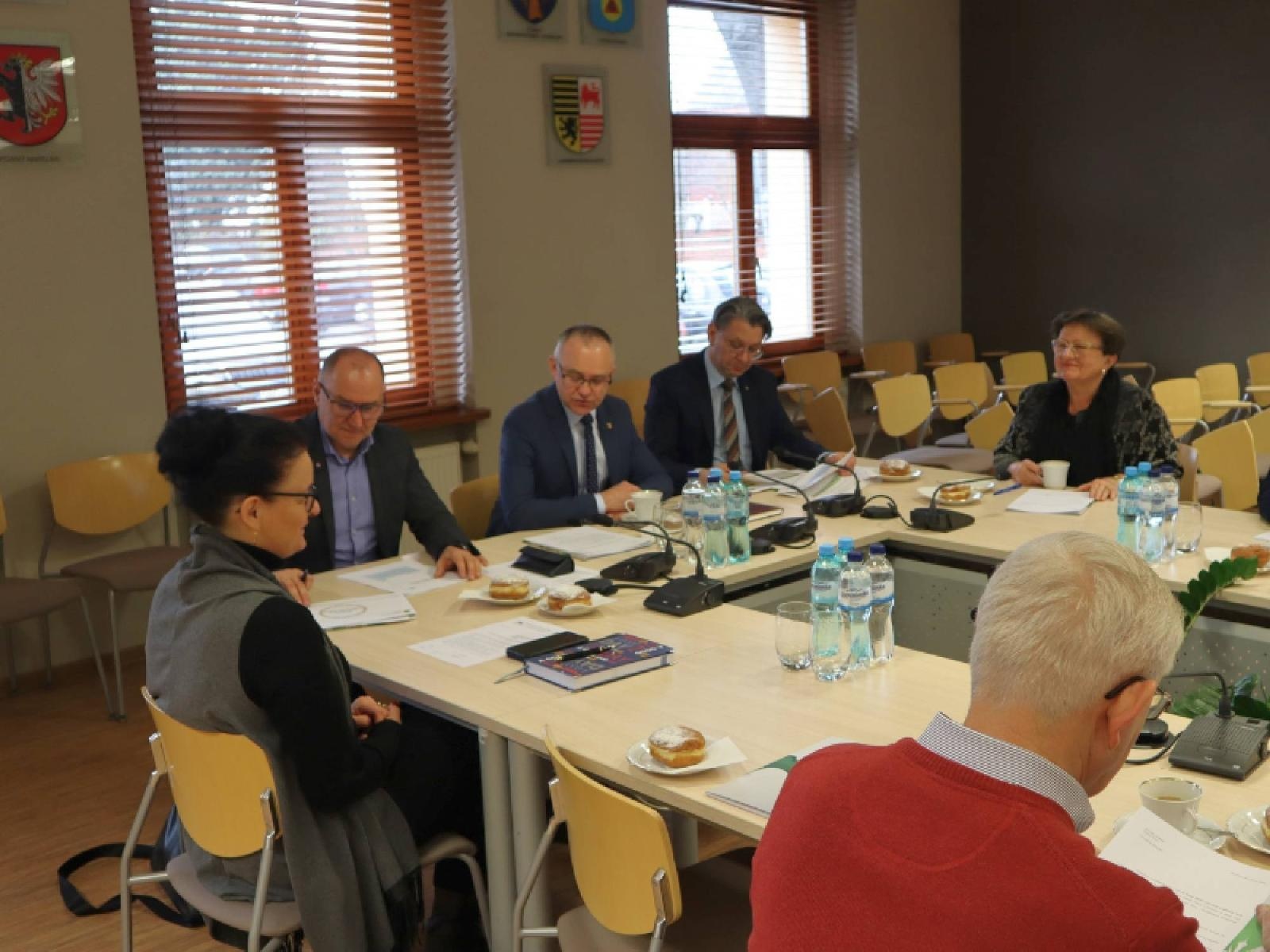 Zdjęcie w galerii na portalu naszraciborz.pl: Obradowała Powiatowa Rada Rynku Pracy wiadomości z regionu