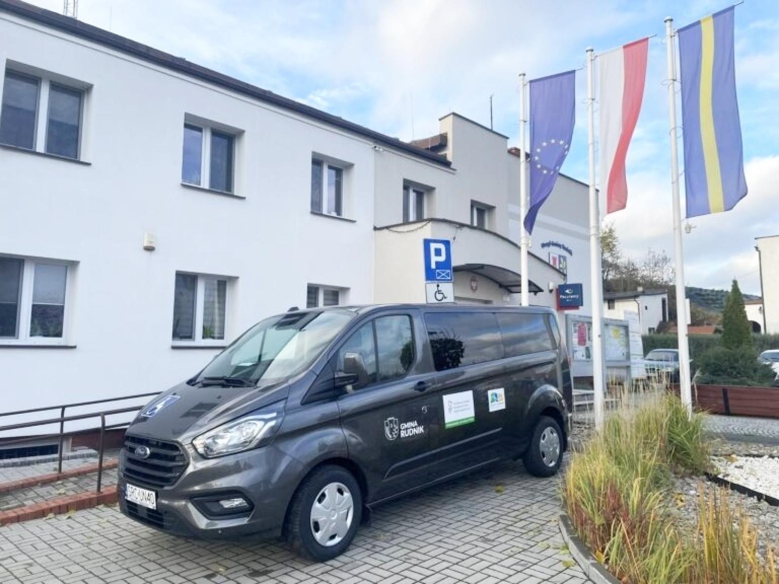 Zdjęcie w galerii na portalu naszraciborz.pl: W gminie Rudnik seniorzy mogą liczyć na darmowy transport wiadomości z regionu