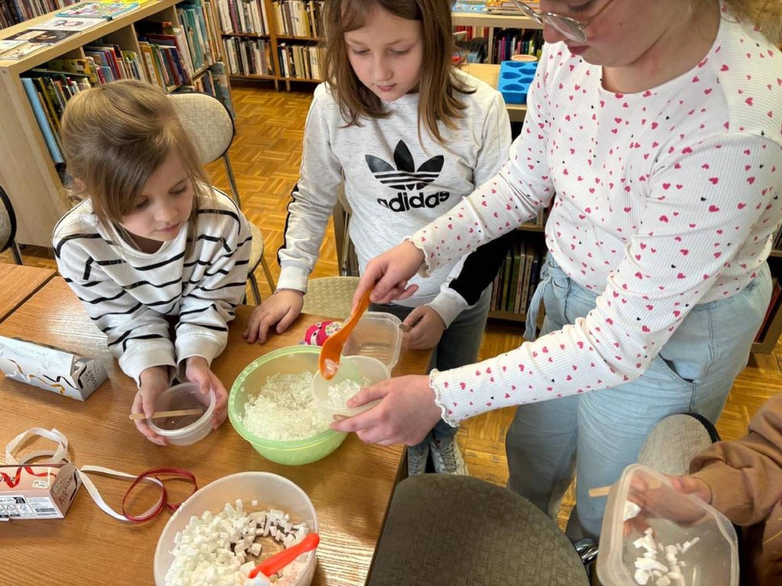 Zdjęcie w galerii na portalu naszraciborz.pl: Śląskie ferie z biblioteką – co wydarzyło się w dzielnicach Raciborza wiadomości z regionu