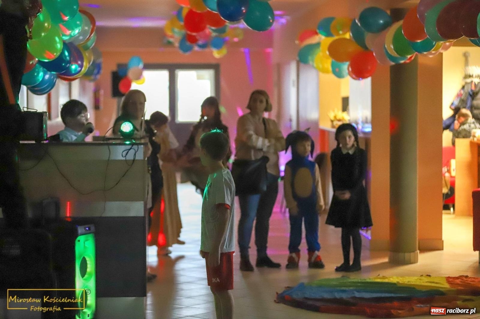 Zdjęcie w galerii na portalu naszraciborz.pl: Sportowy bal karnawałowy w arenie przy Łąkowej wiadomości z regionu