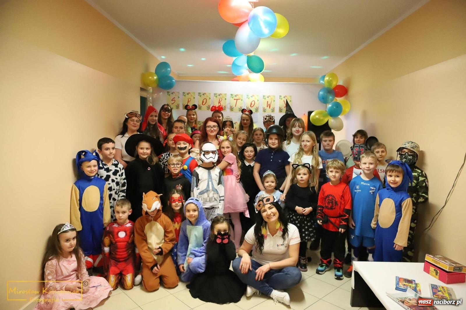 Zdjęcie w galerii na portalu naszraciborz.pl: Sportowy bal karnawałowy w arenie przy Łąkowej wiadomości z regionu