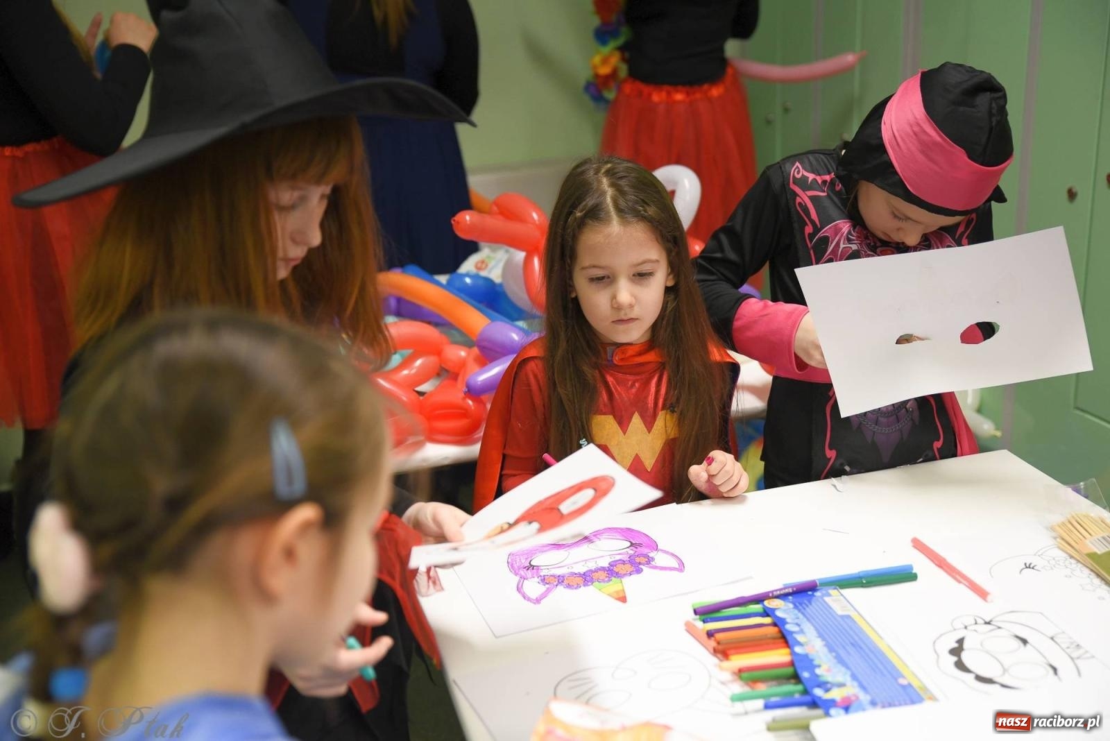 Zdjęcie w galerii na portalu naszraciborz.pl: Sportowy bal karnawałowy w arenie przy Łąkowej wiadomości z regionu