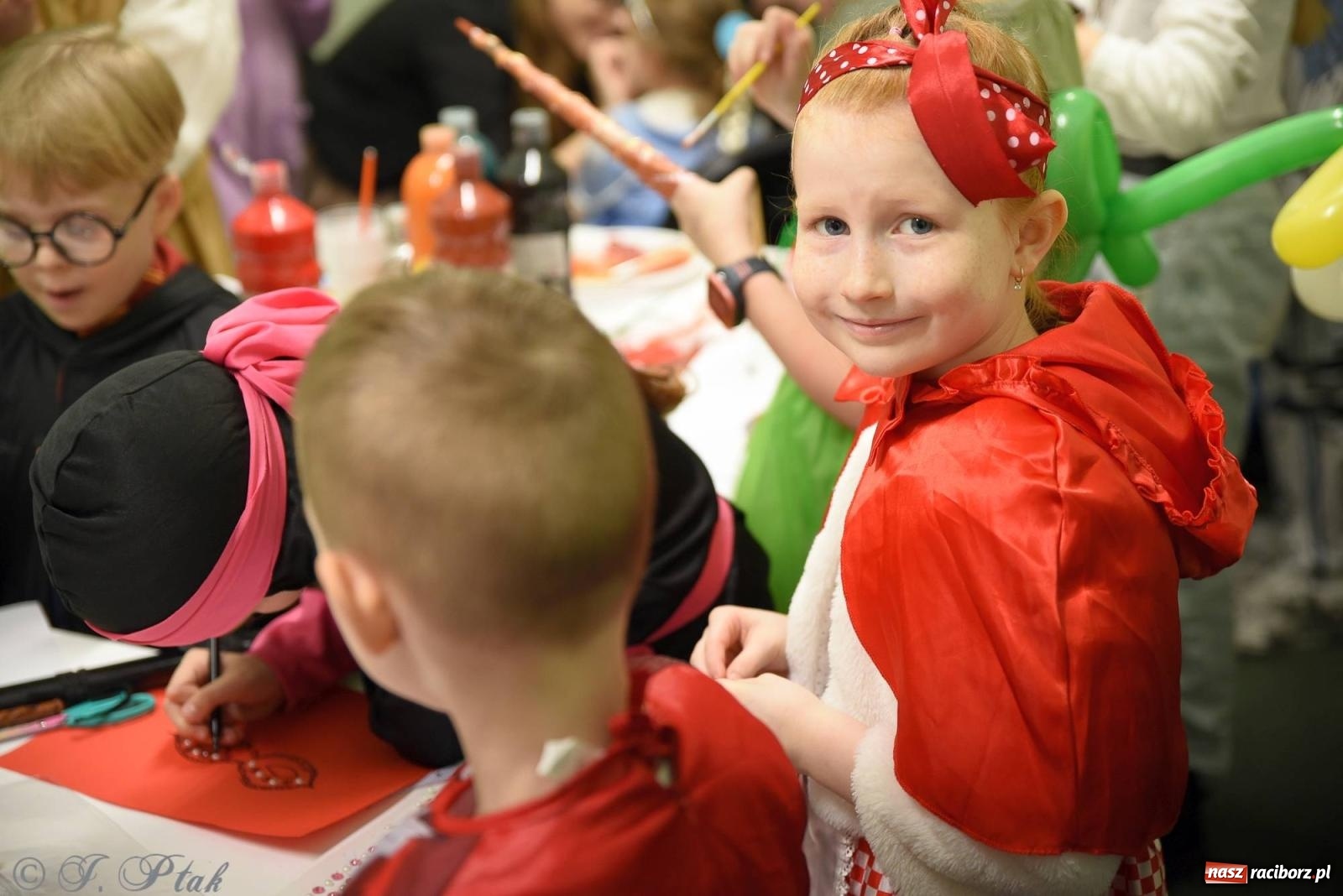 Zdjęcie w galerii na portalu naszraciborz.pl: Sportowy bal karnawałowy w arenie przy Łąkowej wiadomości z regionu