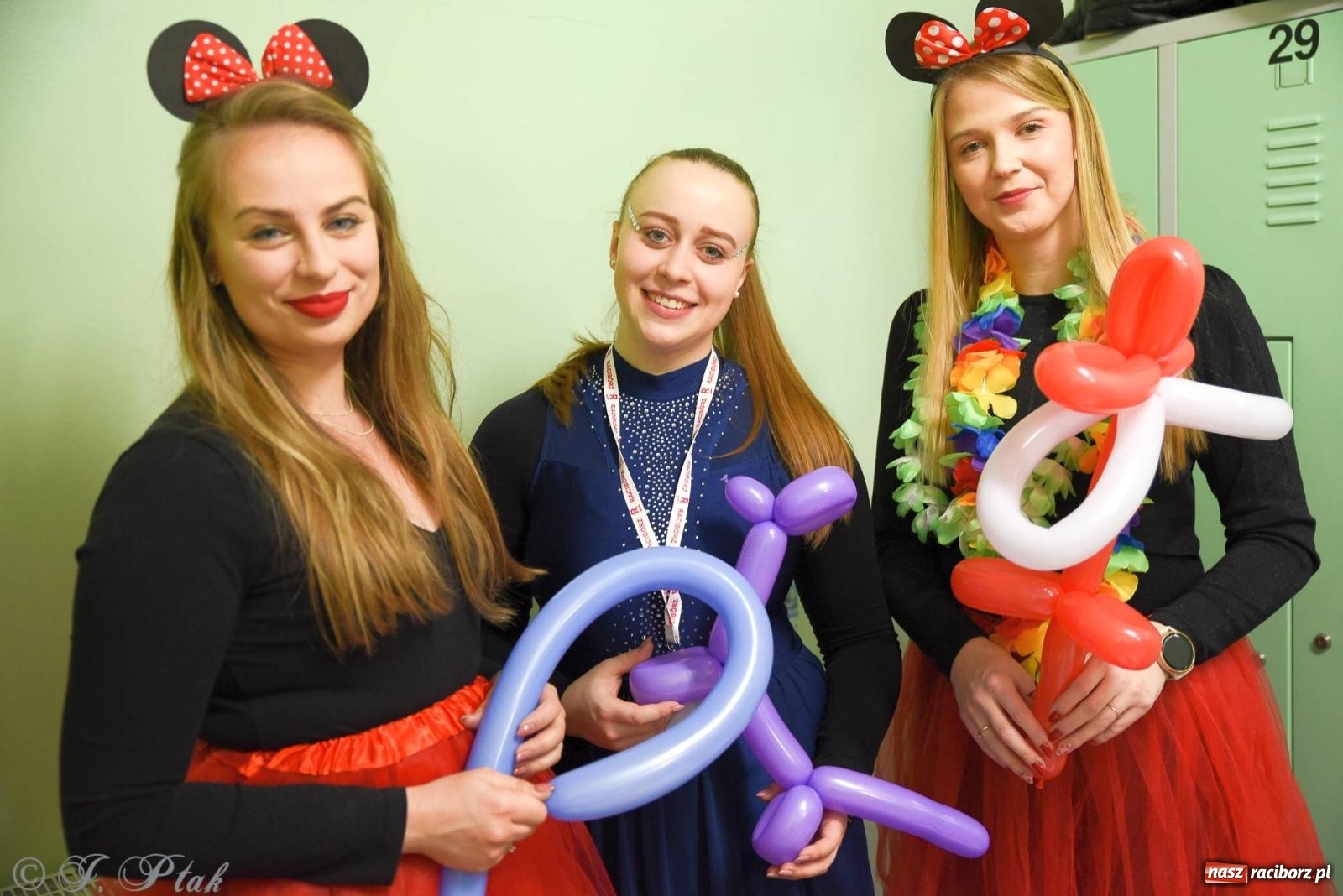 Zdjęcie w galerii na portalu naszraciborz.pl: Sportowy bal karnawałowy w arenie przy Łąkowej wiadomości z regionu