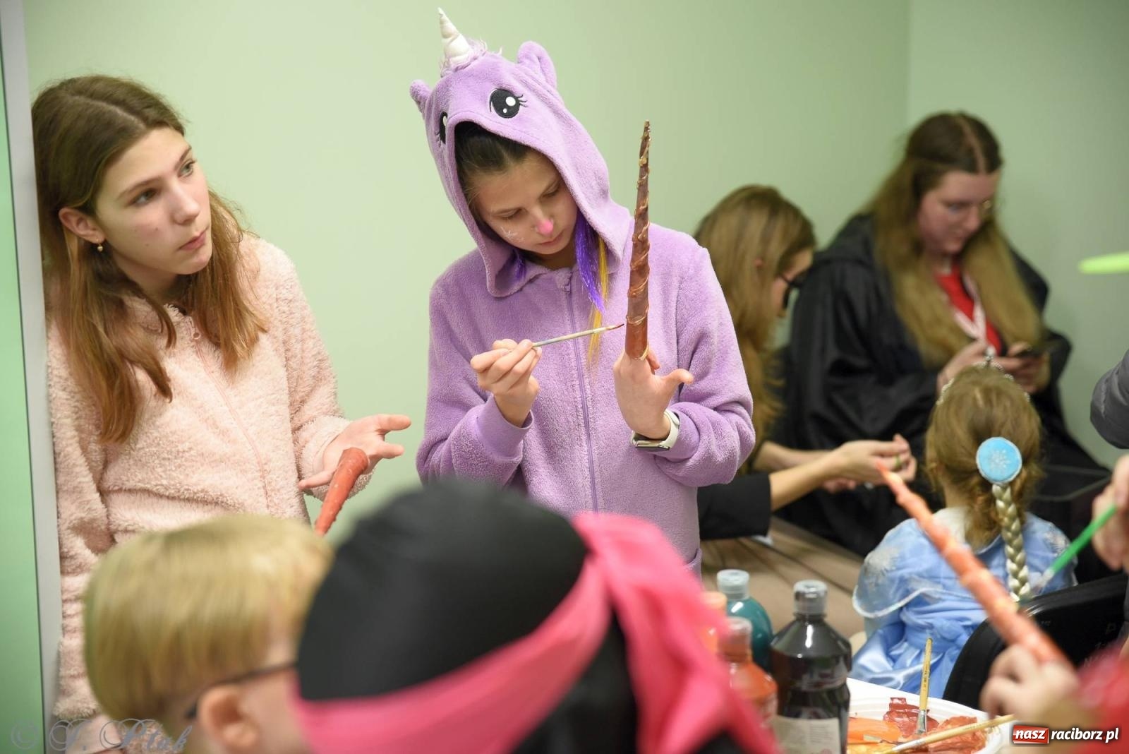 Zdjęcie w galerii na portalu naszraciborz.pl: Sportowy bal karnawałowy w arenie przy Łąkowej wiadomości z regionu