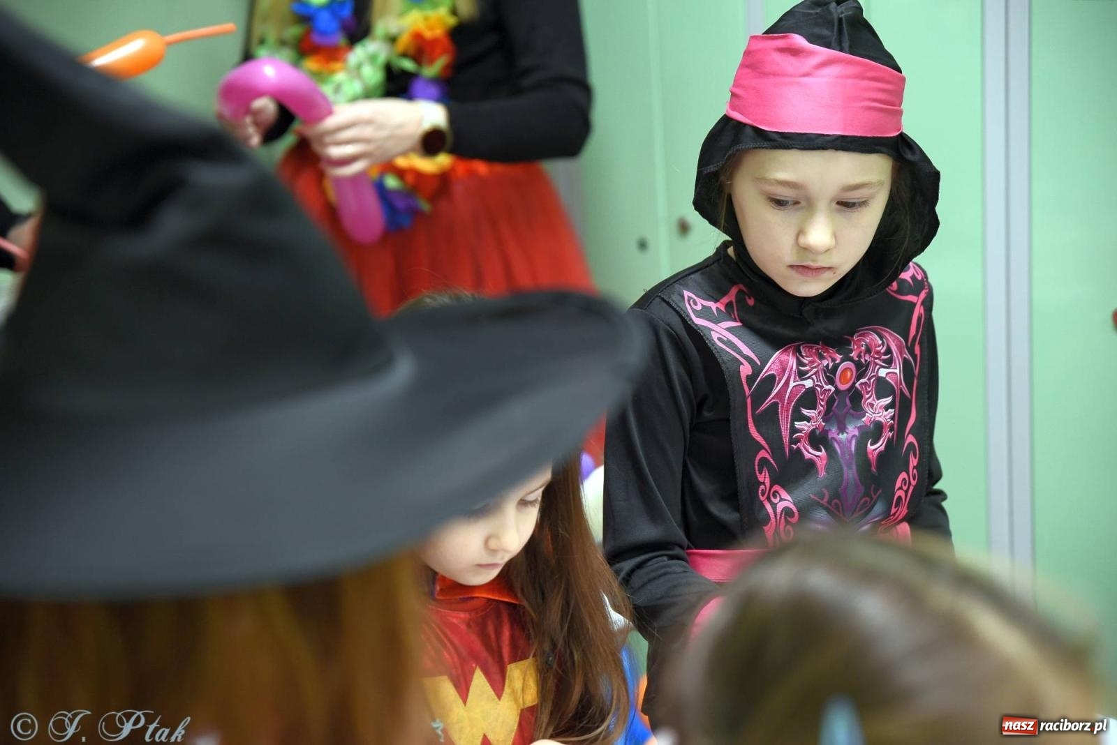 Zdjęcie w galerii na portalu naszraciborz.pl: Sportowy bal karnawałowy w arenie przy Łąkowej wiadomości z regionu