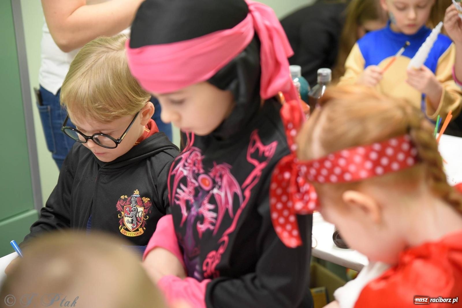 Zdjęcie w galerii na portalu naszraciborz.pl: Sportowy bal karnawałowy w arenie przy Łąkowej wiadomości z regionu