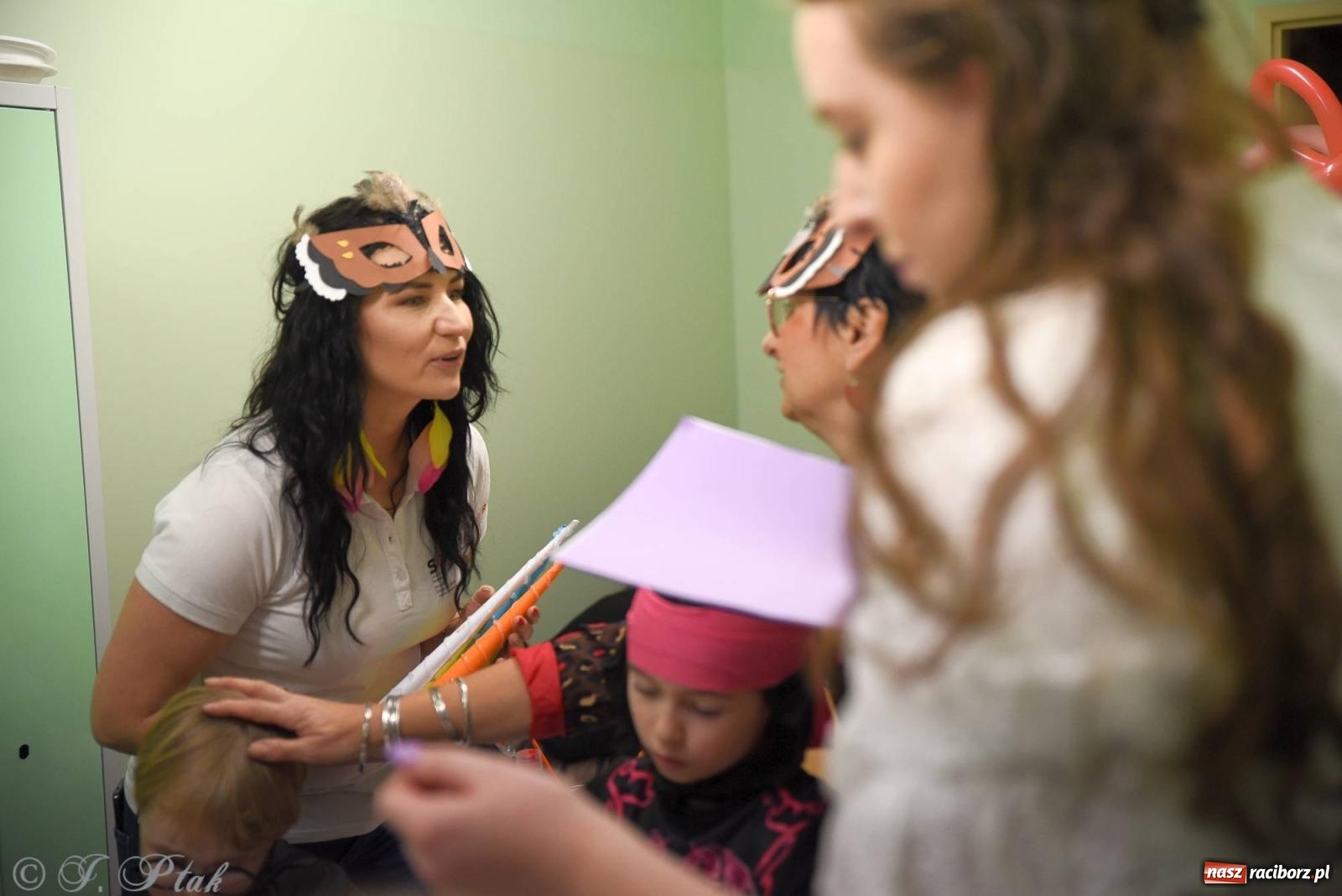 Zdjęcie w galerii na portalu naszraciborz.pl: Sportowy bal karnawałowy w arenie przy Łąkowej wiadomości z regionu