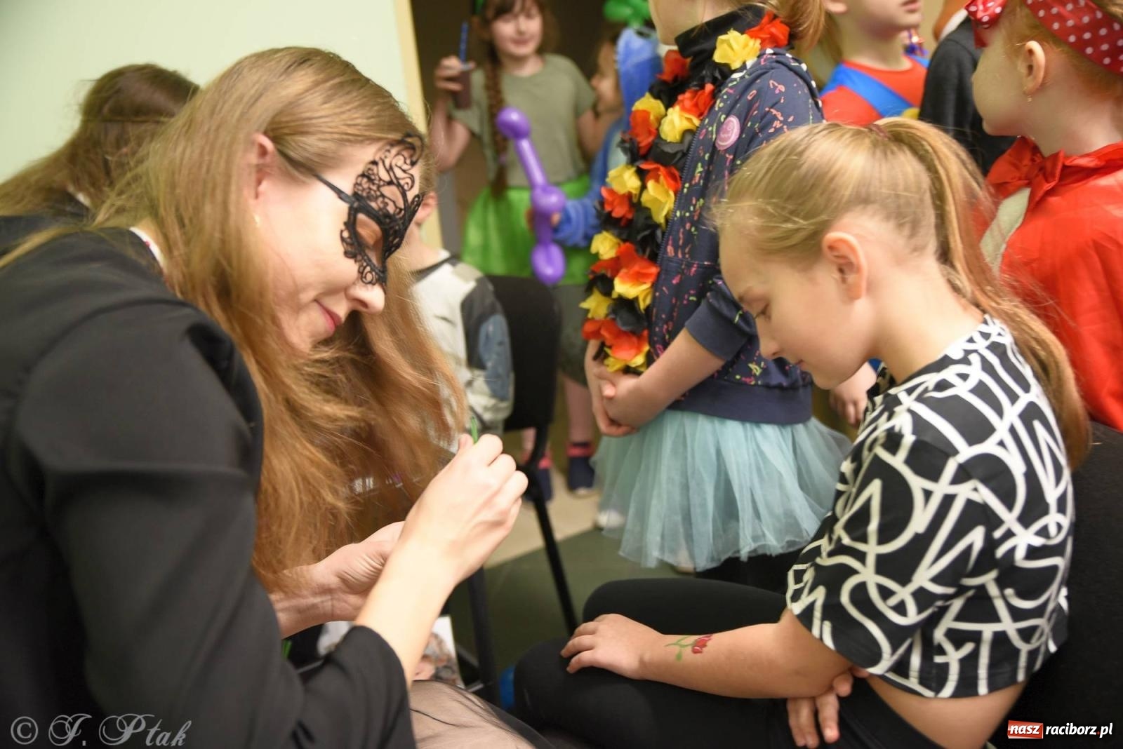 Zdjęcie w galerii na portalu naszraciborz.pl: Sportowy bal karnawałowy w arenie przy Łąkowej wiadomości z regionu