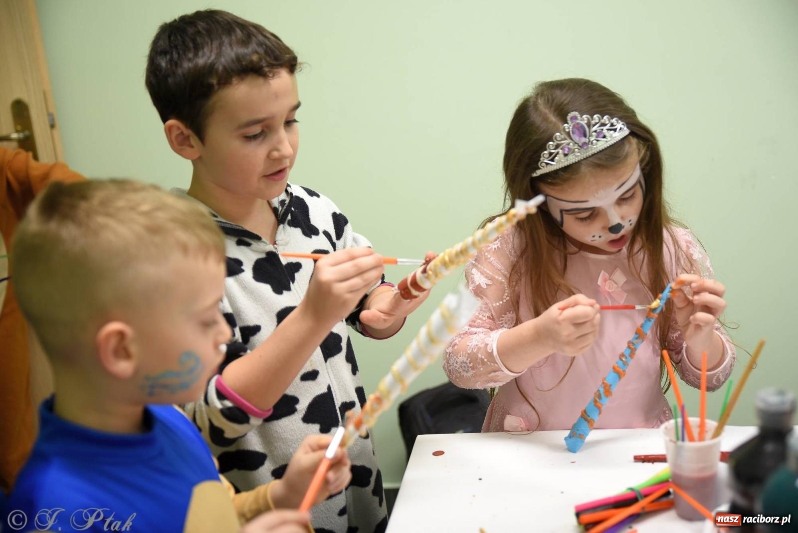 Zdjęcie w galerii na portalu naszraciborz.pl: Sportowy bal karnawałowy w arenie przy Łąkowej wiadomości z regionu