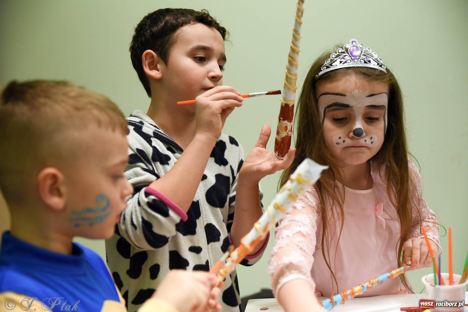 Zdjęcie w galerii na portalu naszraciborz.pl: Sportowy bal karnawałowy w arenie przy Łąkowej wiadomości z regionu