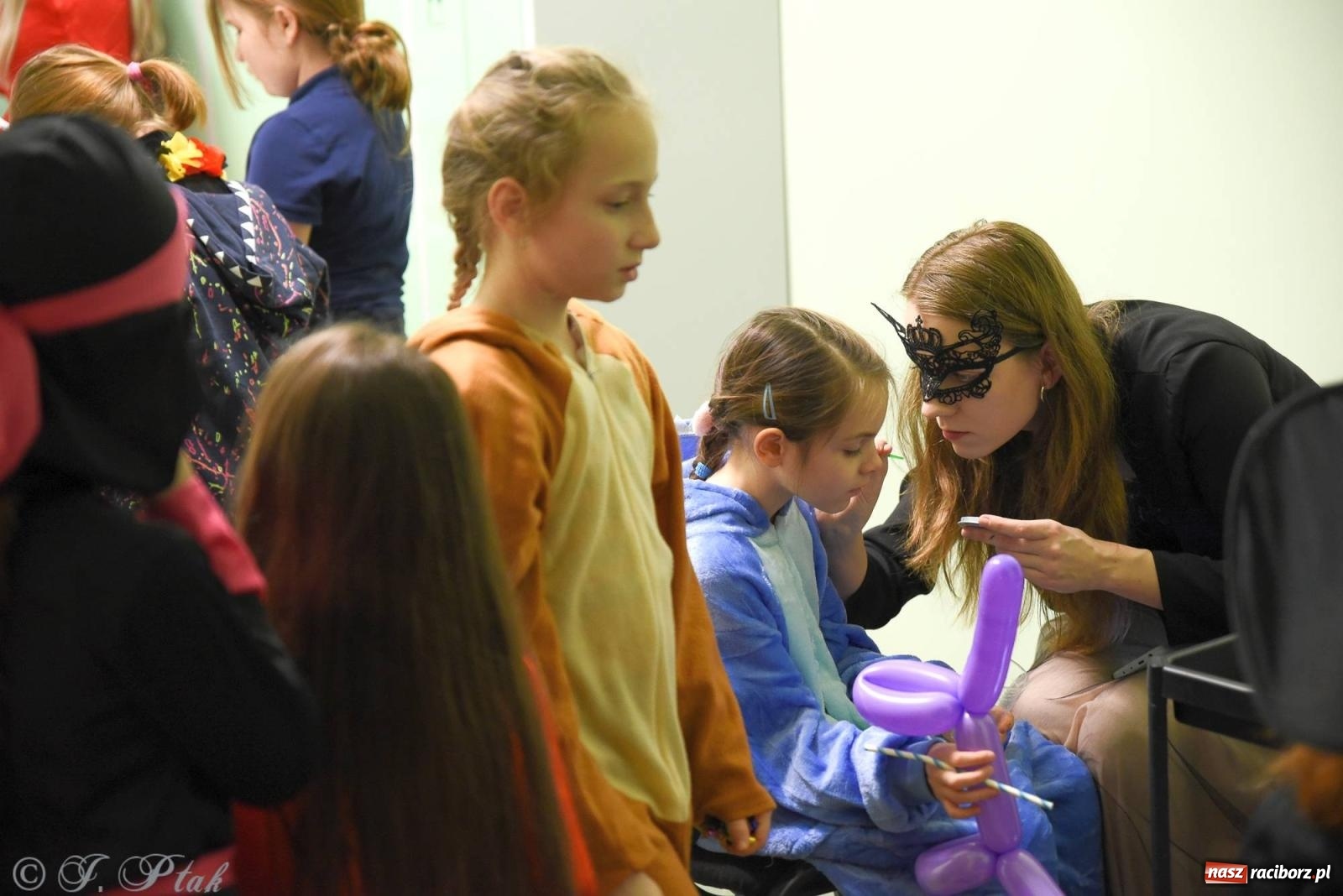 Zdjęcie w galerii na portalu naszraciborz.pl: Sportowy bal karnawałowy w arenie przy Łąkowej wiadomości z regionu