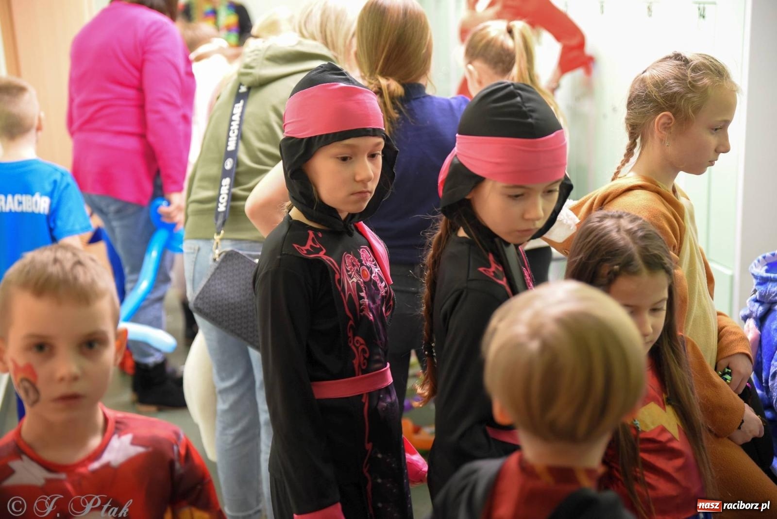 Zdjęcie w galerii na portalu naszraciborz.pl: Sportowy bal karnawałowy w arenie przy Łąkowej wiadomości z regionu