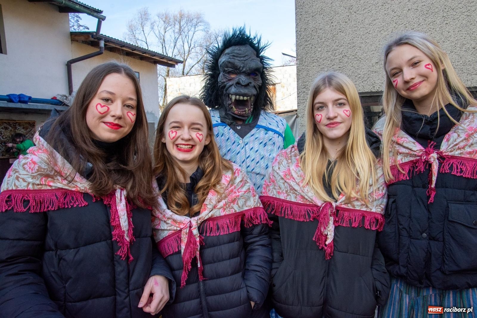 Zdjęcie w galerii na portalu naszraciborz.pl: Tanzbär, czyli ostatki po samborowicku. Zegnamy karnawał 2024 wiadomości z regionu