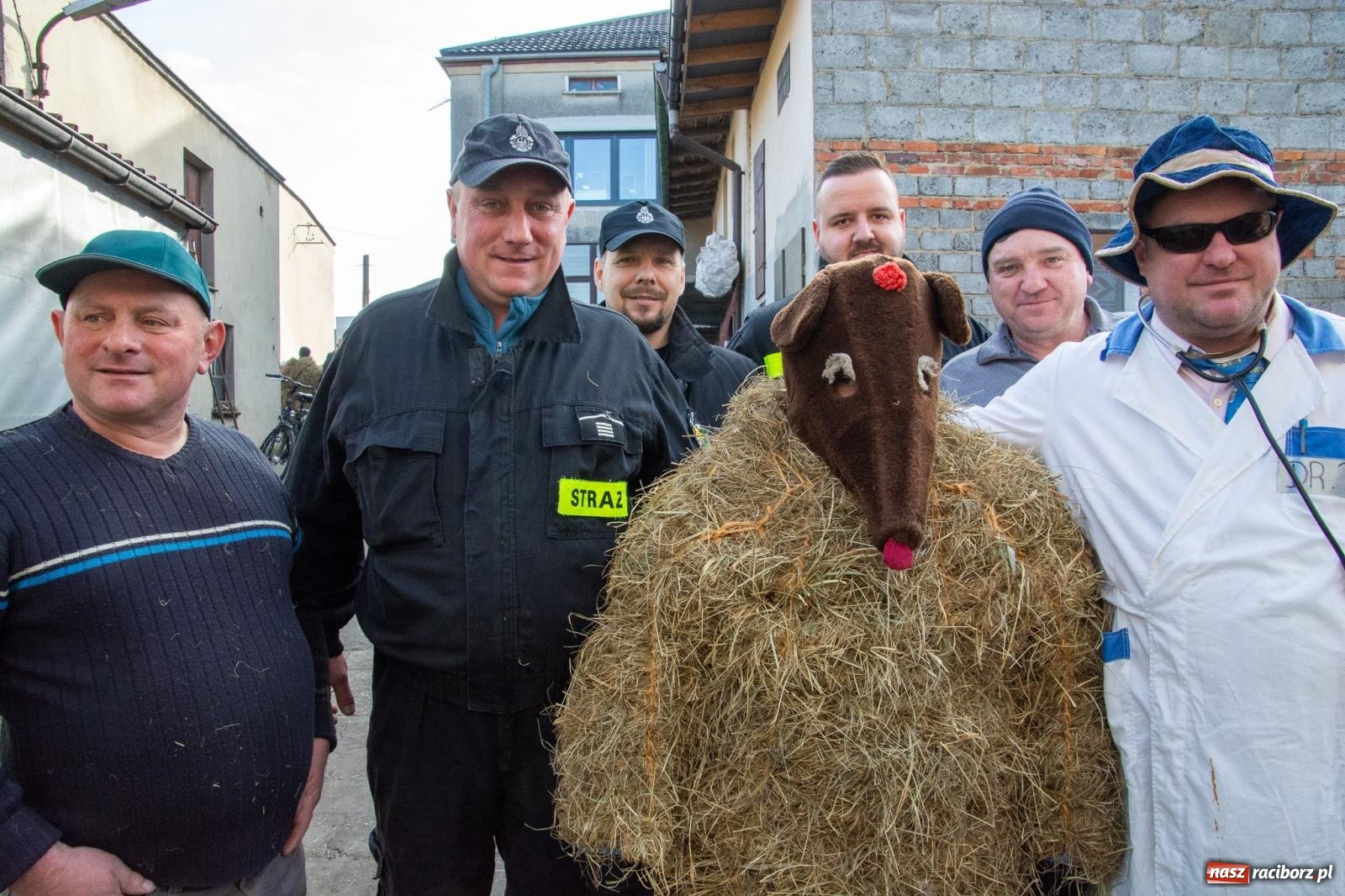 Zdjęcie w galerii na portalu naszraciborz.pl: Tanzbär, czyli ostatki po samborowicku. Zegnamy karnawał 2024 wiadomości z regionu