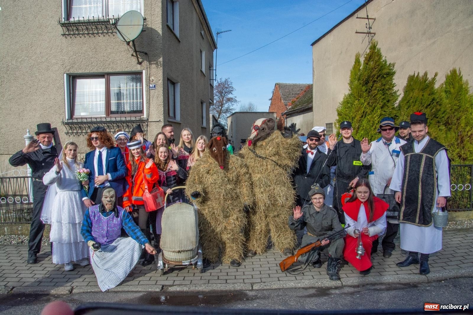Zdjęcie w galerii na portalu naszraciborz.pl: Tanzbär, czyli ostatki po samborowicku. Zegnamy karnawał 2024 wiadomości z regionu