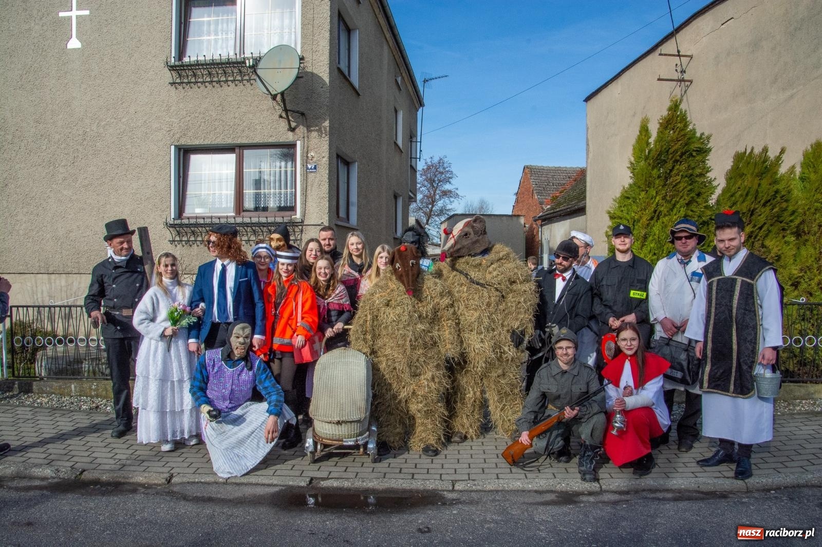 Zdjęcie w galerii na portalu naszraciborz.pl: Tanzbär, czyli ostatki po samborowicku. Zegnamy karnawał 2024 wiadomości z regionu