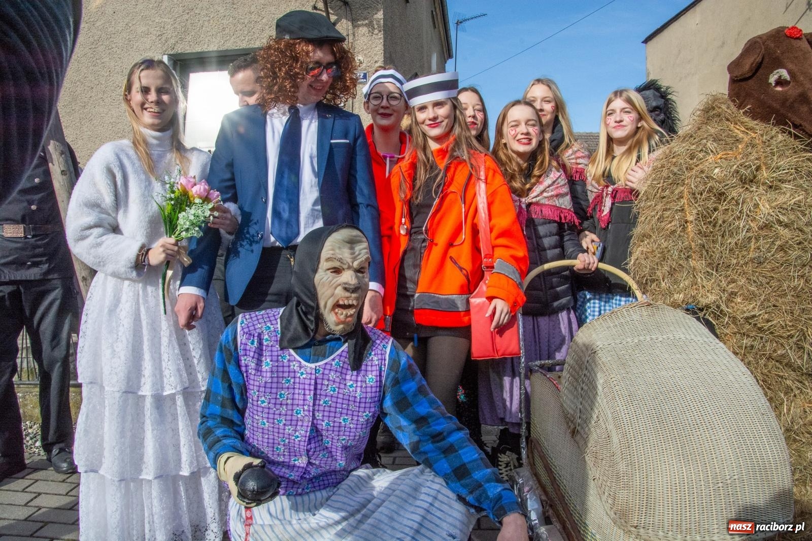 Zdjęcie w galerii na portalu naszraciborz.pl: Tanzbär, czyli ostatki po samborowicku. Zegnamy karnawał 2024 wiadomości z regionu