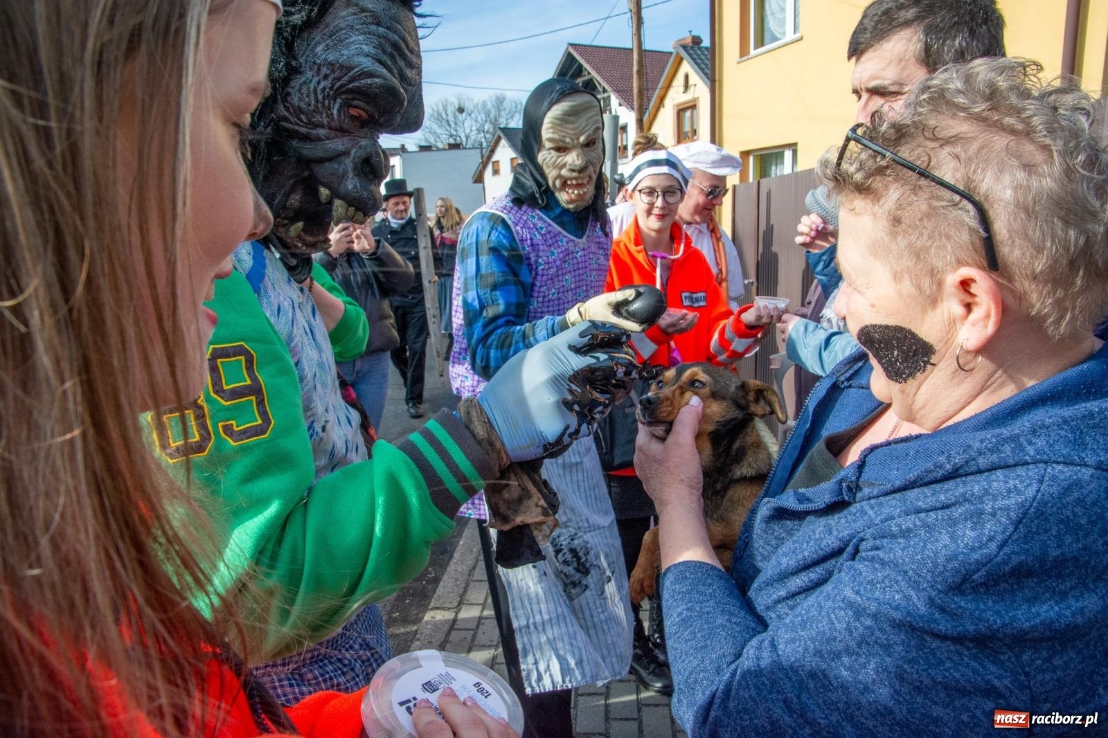 Zdjęcie w galerii na portalu naszraciborz.pl: Tanzbär, czyli ostatki po samborowicku. Zegnamy karnawał 2024 wiadomości z regionu