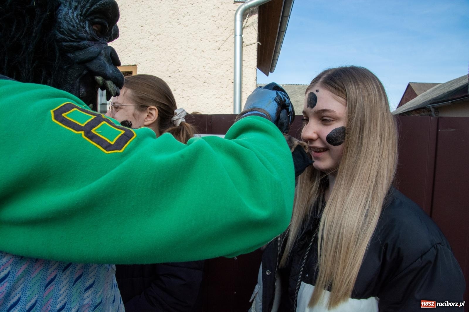 Zdjęcie w galerii na portalu naszraciborz.pl: Tanzbär, czyli ostatki po samborowicku. Zegnamy karnawał 2024 wiadomości z regionu