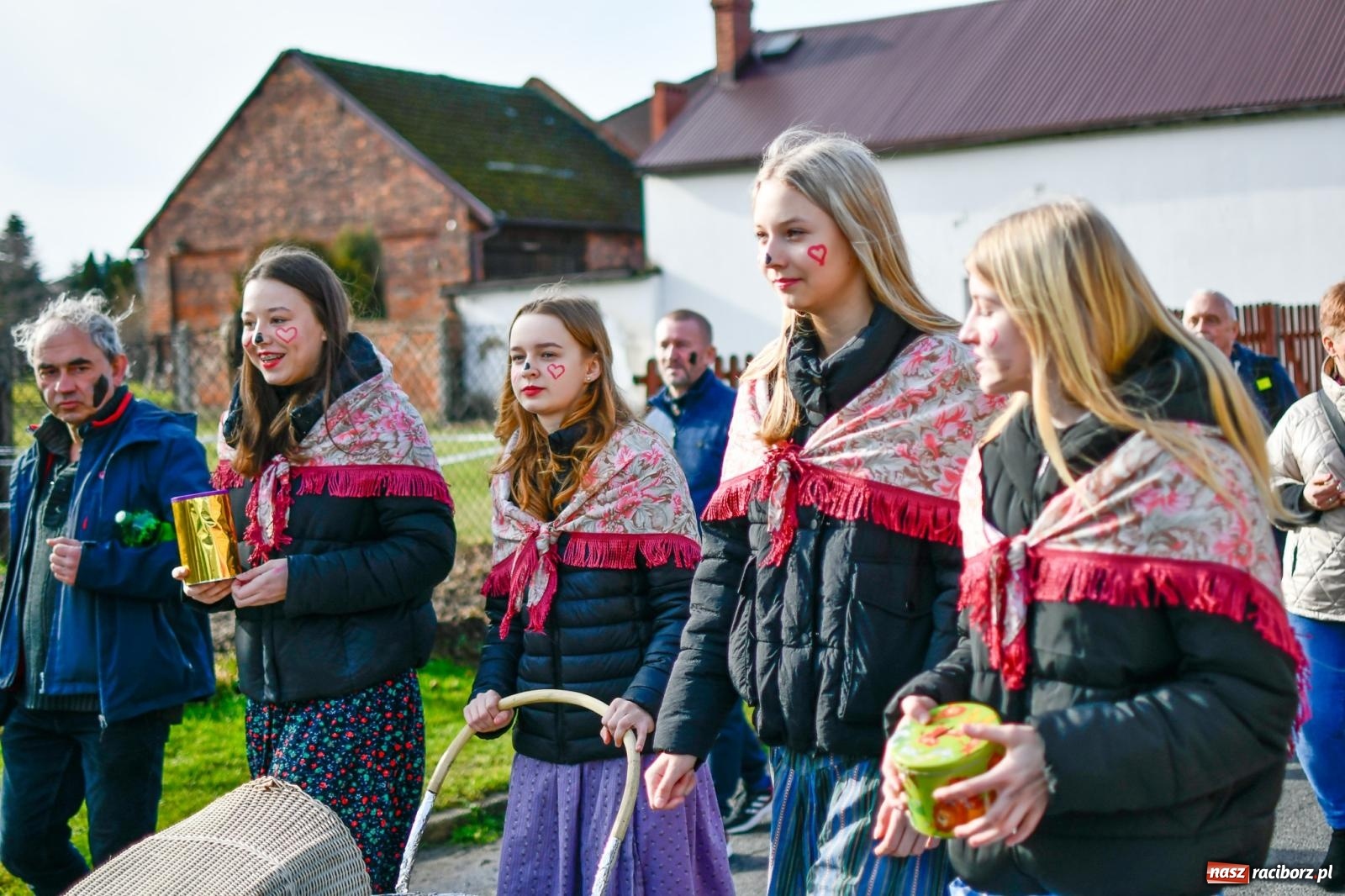 Zdjęcie w galerii na portalu naszraciborz.pl: Tanzbär, czyli ostatki po samborowicku. Zegnamy karnawał 2024 wiadomości z regionu